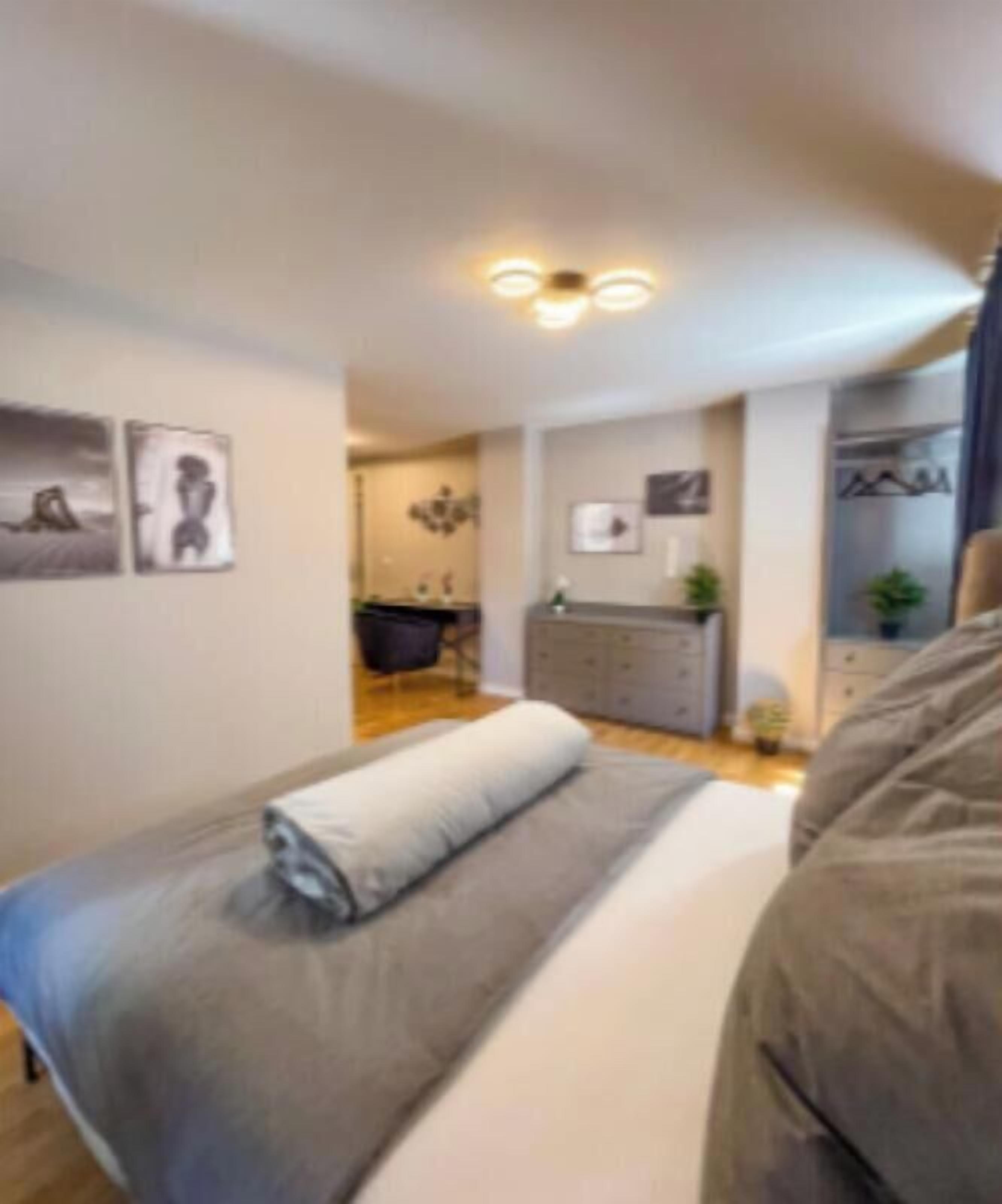 3 bedrooms, desk, iron/ironing board, WiFi (free)