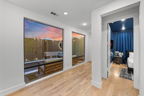 3 habitaciones, tabla de planchar con plancha, wifi y ropa de cama 