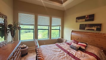 5 bedrooms, iron/ironing board, WiFi, bed sheets