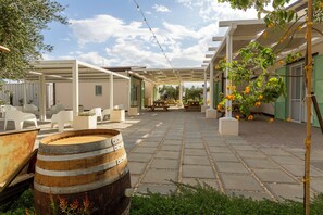 Outdoor dining - Vrbo Property (Basilicata)