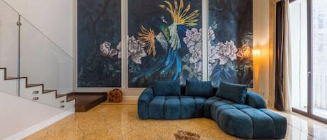 Luxury Suite, City View | Interior