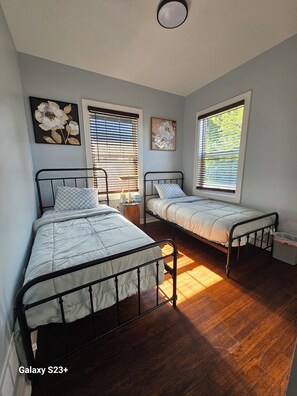 Iron/ironing board, Internet - Minutes to Downtown Omaha & Airport, Fully Equipped Home (Omaha)
