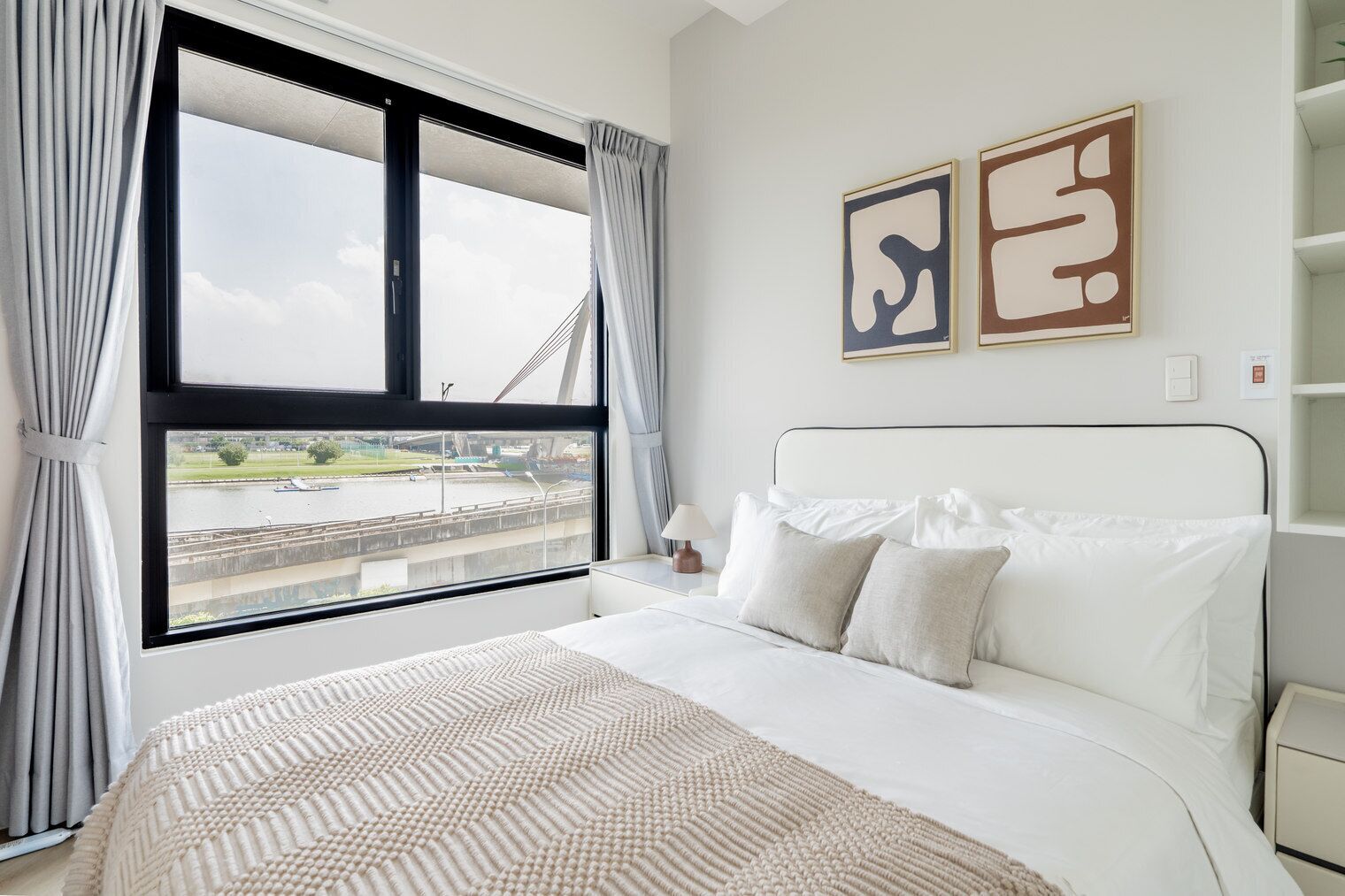Iron/ironing board, WiFi (free), bed sheets
