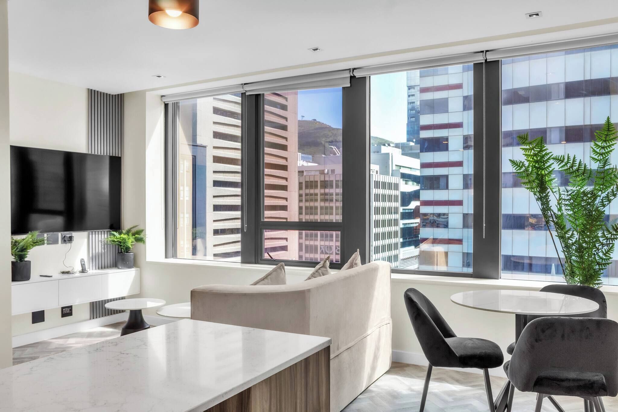 Apartment, 1 Bedroom, Accessible, City View | Living area