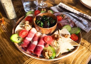Alimentos y bebidas