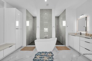 Bathroom - Vrbo Property (Cape Coral)