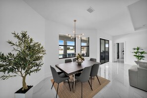 Dining - Vrbo Property (Cape Coral)