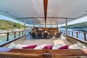 Outdoor dining - Sun-Kissed Sailing Adventure in Split, Croatia (Split)