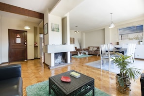 5 bedrooms - RE2 in Oporto With 5 Bedrooms and 3 Bathrooms (Porto)