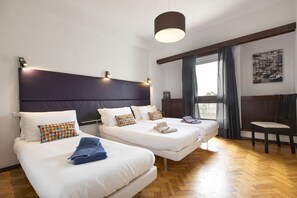 Room - RE2 in Oporto With 5 Bedrooms and 3 Bathrooms (Porto)