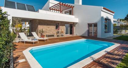 LA2 in Sesimbra With 4 Bedrooms and 4 Bathrooms