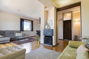 4 bedrooms - RE1 in Oporto With 4 Bedrooms and 2 Bathrooms (Porto)