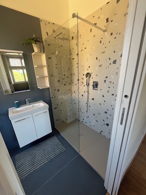 Bathroom - Vrbo Property (Roma)