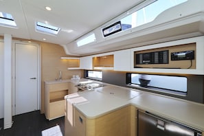 Private kitchen - Sun-Kissed Sailing Adventure in Istria, Croatia (Pula)
