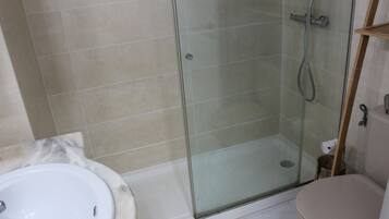 Een douche, zeep