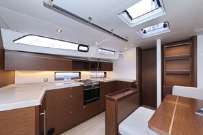Private kitchen - Sun-Kissed Sailing Adventure in Sibenik, Croatia (Primošten)