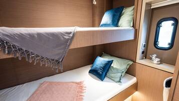 5 bedrooms, iron/ironing board