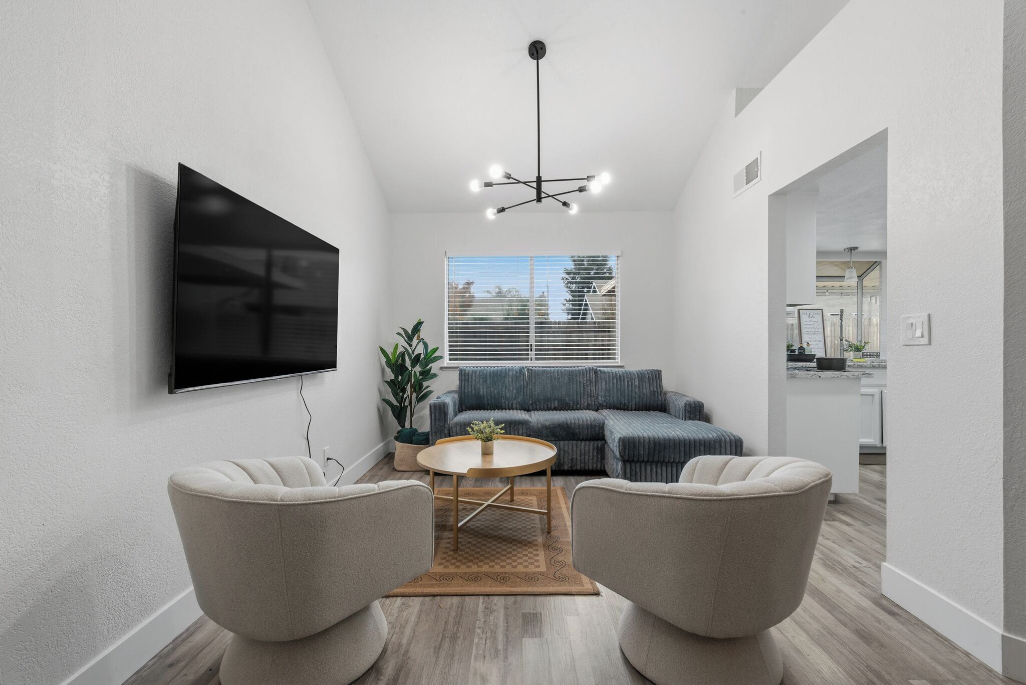 Modern Home Near Med Centers, King Bed, Fire Pit - 弗雷斯諾