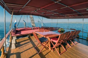 Outdoor dining - Sun-Kissed Sailing Adventure in Split, Croatia (Kaštel Gomilica)