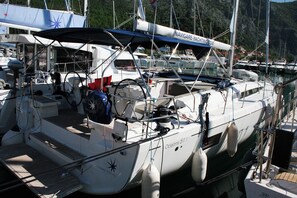 Marina - Dubrovnik Delight: A Sun-Kissed Sailing Experience (Komolac)