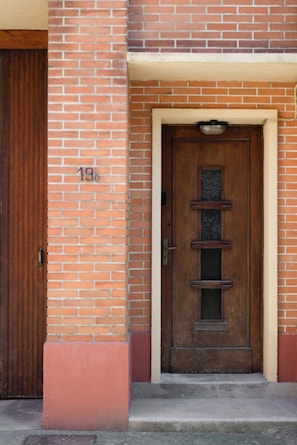 Exterior detail - 3-room apartment in the historic Cordiers district, right in the heart of the city; 2 bedrooms, 2 bathrooms, with private parking included (Le Tréport)