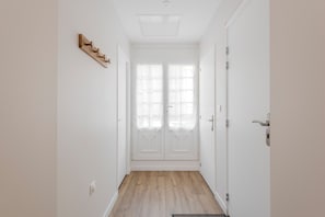 Interior - 3-room apartment in the historic Cordiers district, right in the heart of the city; 2 bedrooms, 2 bathrooms, with private parking included (Le Tréport)