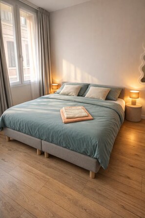 Iron/ironing board, free WiFi, bed sheets - 3-room apartment in the historic Cordiers district, right in the heart of the city; 2 bedrooms, 2 bathrooms, with private parking included (Le Tréport)