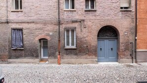 Exterior detail - A Renaissance Oasis with a Garden in Downtown Ferrara (Ferrara)