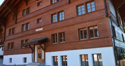 Henry (Hochparterre) Appartement/Fewo, Dusche oder Bad, WC 12-Bettwohnung by Interhome