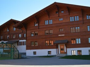 Exterior - Henry (Hochparterre) Appartement/Fewo, Dusche oder Bad, WC 12-Bettwohnung by Interhome (Gstaad)