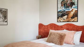 Apartment, 1 King Bed with Sofa bed, Balcony, Courtyard View | Premium bedding, pillowtop beds, laptop workspace, blackout drapes