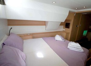 4 bedrooms - Sun-Kissed Sailing Adventure in Islas Sarónicas (Alimos)
