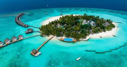 Malé Marvel: Sun-Kissed Sailing Experience in the Maldivian Atoll