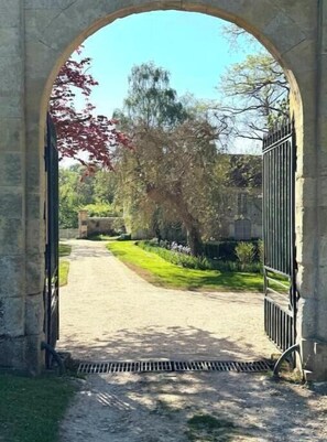 Property grounds - Grisy, Classified Château •Swimming Pool •Normandy •25 people (Vendeuvre)