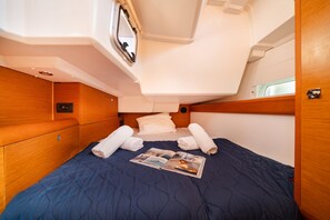 4 bedrooms - Sun-Kissed Sailing Adventure in the Saronic Islands (Nea Peramos)