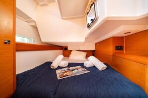 Room - Sun-Kissed Sailing Adventure in the Saronic Islands (Nea Peramos)
