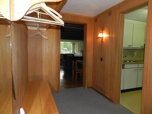 Interior - La Sarine 324 Appartement/Fewo, Dusche oder Bad, WC 6-Bettwohnung by Interhome (Gstaad)