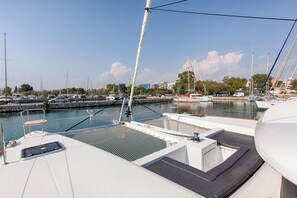Marina - Sun-Kissed Sailing Adventure in Islas Sarónicas (Alimos)