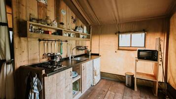 Fridge, oven, cookware/dishes/utensils