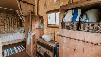 1 bedroom, WiFi (free), bed sheets
