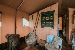 Interior - Kampari - Luxury Safari Tent - Titanic (Delfstrahuizen)