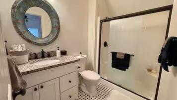 Comfort-studiosuite | Badeværelse | Gratis toiletartikler, Sæbe, Shampoo, Toiletpapir
