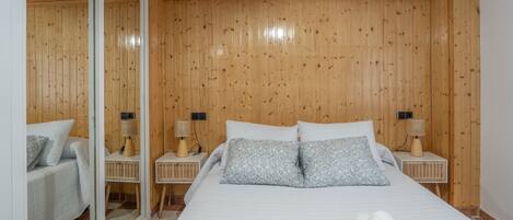 WiFi, bed sheets