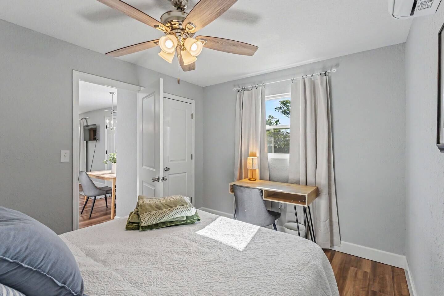 1 bedroom, desk, iron/ironing board, WiFi