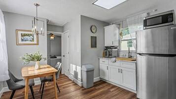 Coffee/tea maker, fridge, microwave, stovetop
