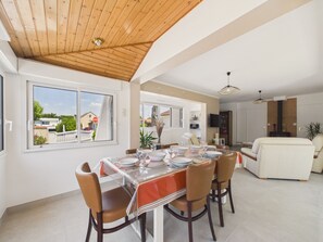 Dining - House for 6, garden, 30m from the sea (La Plaine-sur-Mer)