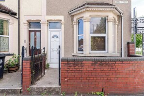 Exterior detail - 3-Bedroom Contractor & Family House In Bristol (Saint Werburgh's)