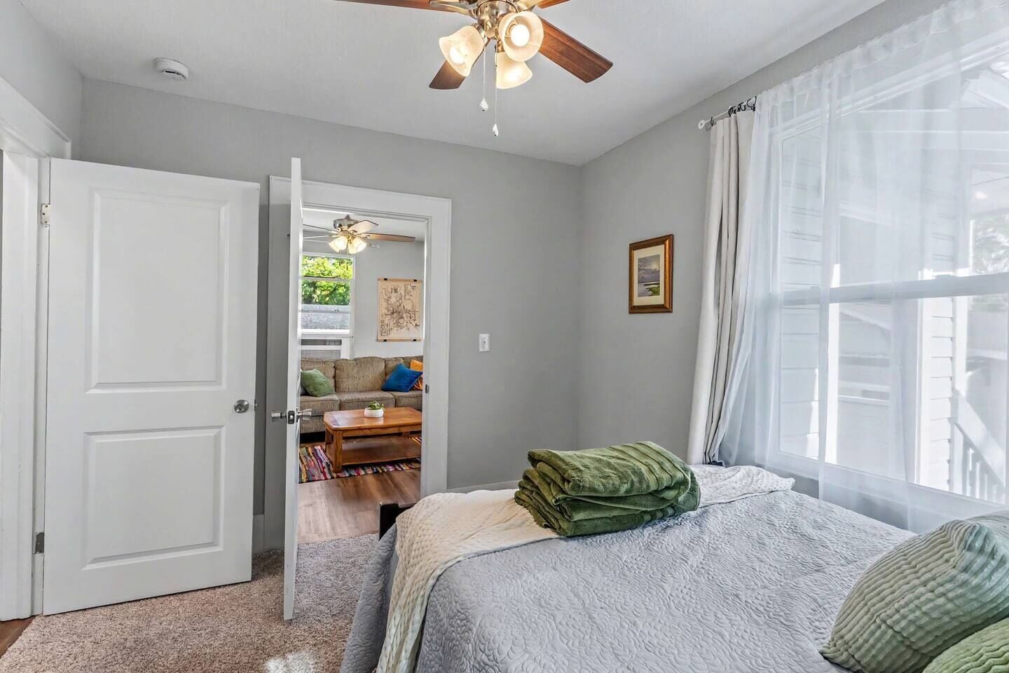 2 bedrooms, desk, iron/ironing board, WiFi