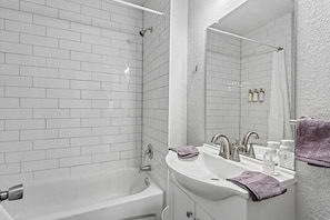 Bathroom - Lakeland's Best Address | 2BD Family Retreat (Lakeland)