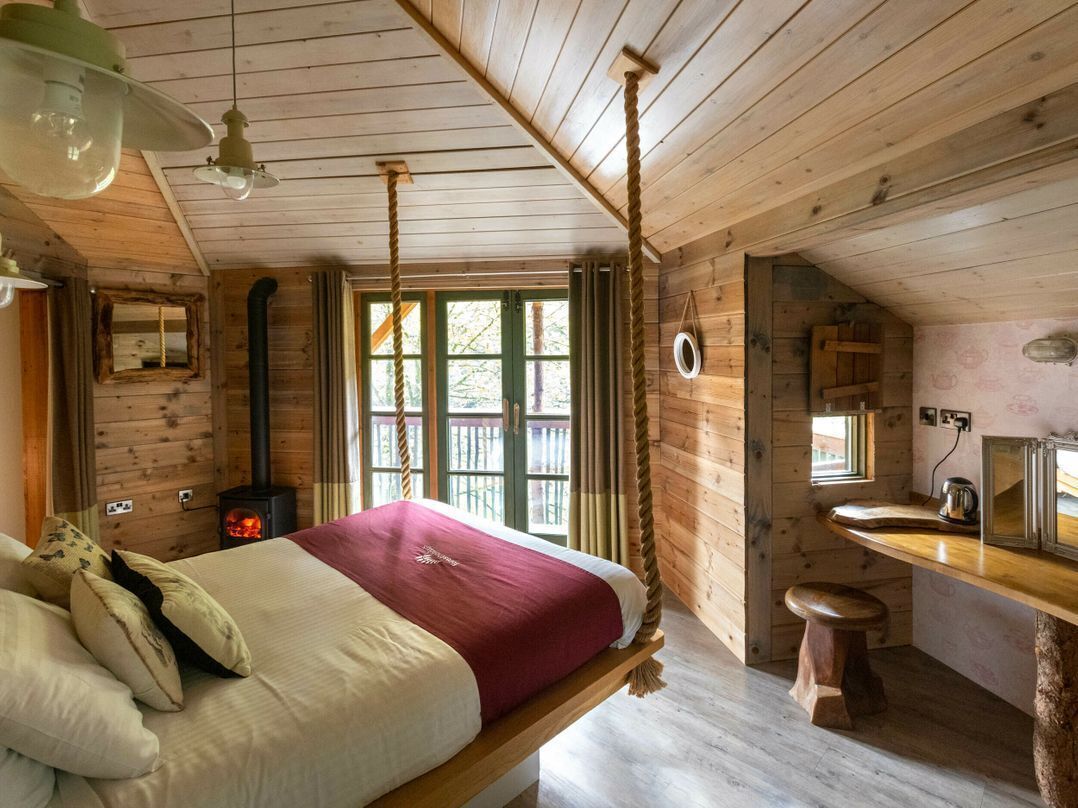 Classic Golden Oak Treehouse Cabin